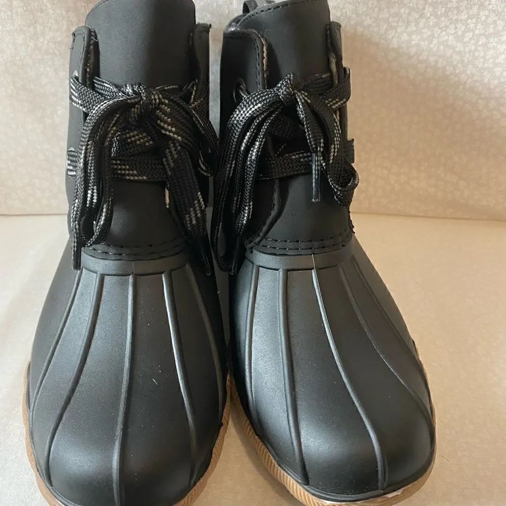 DEPT 222 Women’s Black Daisy Duck Boots